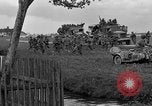 Standbild US-Truppen verschieben durch Dörfer und Unter-Diessen Oberdiessen Bava Unter-Diessen Deutschland, 1945, aus Sekunde 47 historischem Filmmaterial Videoclip 65675070469