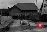 Standbild US-Truppen verschieben durch Dörfer und Unter-Diessen Oberdiessen Bava Unter-Diessen Deutschland, 1945, aus Sekunde 48 historischem Filmmaterial Videoclip 65675070469