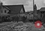 Standbild US-Truppen verschieben durch Dörfer und Unter-Diessen Oberdiessen Bava Unter-Diessen Deutschland, 1945, aus Sekunde 54 historischem Filmmaterial Videoclip 65675070469