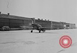 Standbild neue Curtiss P-40 Flugzeuge Buffalo New York  United States USA, 1942, aus Sekunde 27 historischem Filmmaterial Videoclip 65675070472