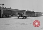 Standbild neue Curtiss P-40 Flugzeuge Buffalo New York  United States USA, 1942, aus Sekunde 28 historischem Filmmaterial Videoclip 65675070472
