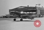 Standbild neue Curtiss P-40 Flugzeuge Buffalo New York  United States USA, 1942, aus Sekunde 32 historischem Filmmaterial Videoclip 65675070472