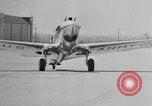 Standbild neue Curtiss P-40 Flugzeuge Buffalo New York  United States USA, 1942, aus Sekunde 37 historischem Filmmaterial Videoclip 65675070472