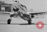 Standbild neue Curtiss P-40 Flugzeuge Buffalo New York  United States USA, 1942, aus Sekunde 45 historischem Filmmaterial Videoclip 65675070472