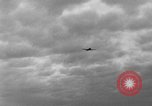 Image P-40 Tomahawk avions champ buzz Buffalo New York  United States USA, 1942, de la seconde 4 séquences d'archives historiques vidéo 65675070476