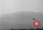 Image P-40 Tomahawk avions champ buzz Buffalo New York  United States USA, 1942, de la seconde 8 séquences d'archives historiques vidéo 65675070476