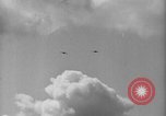 Image P-40 Tomahawk avions champ buzz Buffalo New York  United States USA, 1942, de la seconde 13 séquences d'archives historiques vidéo 65675070476