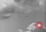 Image P-40 Tomahawk avions champ buzz Buffalo New York  United States USA, 1942, de la seconde 15 séquences d'archives historiques vidéo 65675070476