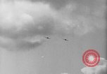 Image P-40 Tomahawk avions champ buzz Buffalo New York  United States USA, 1942, de la seconde 16 séquences d'archives historiques vidéo 65675070476