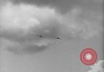 Image P-40 Tomahawk avions champ buzz Buffalo New York  United States USA, 1942, de la seconde 17 séquences d'archives historiques vidéo 65675070476