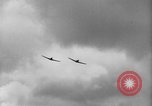 Image P-40 Tomahawk avions champ buzz Buffalo New York  United States USA, 1942, de la seconde 21 séquences d'archives historiques vidéo 65675070476
