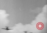 Image P-40 Tomahawk avions champ buzz Buffalo New York  United States USA, 1942, de la seconde 25 séquences d'archives historiques vidéo 65675070476