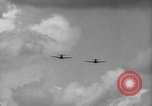Image P-40 Tomahawk avions champ buzz Buffalo New York  United States USA, 1942, de la seconde 27 séquences d'archives historiques vidéo 65675070476