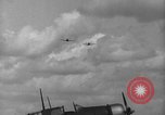 Image P-40 Tomahawk avions champ buzz Buffalo New York  United States USA, 1942, de la seconde 30 séquences d'archives historiques vidéo 65675070476
