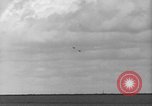 Image P-40 Tomahawk avions champ buzz Buffalo New York  United States USA, 1942, de la seconde 41 séquences d'archives historiques vidéo 65675070476