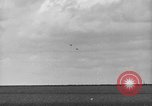 Image P-40 Tomahawk avions champ buzz Buffalo New York  United States USA, 1942, de la seconde 43 séquences d'archives historiques vidéo 65675070476