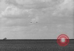 Image P-40 Tomahawk avions champ buzz Buffalo New York  United States USA, 1942, de la seconde 50 séquences d'archives historiques vidéo 65675070476