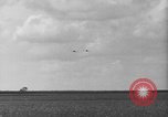Image P-40 Tomahawk avions champ buzz Buffalo New York  United States USA, 1942, de la seconde 51 séquences d'archives historiques vidéo 65675070476