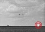 Image P-40 Tomahawk avions champ buzz Buffalo New York  United States USA, 1942, de la seconde 52 séquences d'archives historiques vidéo 65675070476