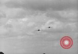 Image P-40 Tomahawk avions champ buzz Buffalo New York  United States USA, 1942, de la seconde 56 séquences d'archives historiques vidéo 65675070476