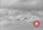 Image P-40 Tomahawk avions champ buzz Buffalo New York  United States USA, 1942, de la seconde 57 séquences d'archives historiques vidéo 65675070476