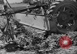 Standbild Konserven und Einfrieren von Lebensmitteln in den 1940er Jahren auf Seabrook Farms New Jersey United States USA, 1946, aus Sekunde 12 historischem Filmmaterial Videoclip 65675070532