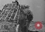 Standbild Konserven und Einfrieren von Lebensmitteln in den 1940er Jahren auf Seabrook Farms New Jersey United States USA, 1946, aus Sekunde 16 historischem Filmmaterial Videoclip 65675070532