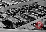 Standbild Konserven und Einfrieren von Lebensmitteln in den 1940er Jahren auf Seabrook Farms New Jersey United States USA, 1946, aus Sekunde 61 historischem Filmmaterial Videoclip 65675070532