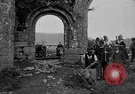 Image français les femmes et les enfants des agriculteurs au cours Première Guerre Mondiale France, 1917, de la seconde 7 séquences d'archives historiques vidéo 65675070585