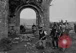 Image français les femmes et les enfants des agriculteurs au cours Première Guerre Mondiale France, 1917, de la seconde 8 séquences d'archives historiques vidéo 65675070585