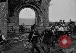 Image français les femmes et les enfants des agriculteurs au cours Première Guerre Mondiale France, 1917, de la seconde 10 séquences d'archives historiques vidéo 65675070585