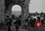 Image français les femmes et les enfants des agriculteurs au cours Première Guerre Mondiale France, 1917, de la seconde 11 séquences d'archives historiques vidéo 65675070585