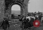 Image français les femmes et les enfants des agriculteurs au cours Première Guerre Mondiale France, 1917, de la seconde 12 séquences d'archives historiques vidéo 65675070585