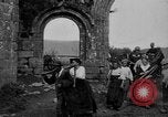 Image français les femmes et les enfants des agriculteurs au cours Première Guerre Mondiale France, 1917, de la seconde 13 séquences d'archives historiques vidéo 65675070585