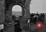 Image français les femmes et les enfants des agriculteurs au cours Première Guerre Mondiale France, 1917, de la seconde 18 séquences d'archives historiques vidéo 65675070585