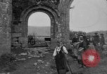 Image français les femmes et les enfants des agriculteurs au cours Première Guerre Mondiale France, 1917, de la seconde 22 séquences d'archives historiques vidéo 65675070585