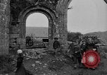 Image français les femmes et les enfants des agriculteurs au cours Première Guerre Mondiale France, 1917, de la seconde 27 séquences d'archives historiques vidéo 65675070585