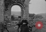 Image français les femmes et les enfants des agriculteurs au cours Première Guerre Mondiale France, 1917, de la seconde 30 séquences d'archives historiques vidéo 65675070585