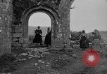 Image français les femmes et les enfants des agriculteurs au cours Première Guerre Mondiale France, 1917, de la seconde 32 séquences d'archives historiques vidéo 65675070585