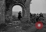 Image français les femmes et les enfants des agriculteurs au cours Première Guerre Mondiale France, 1917, de la seconde 33 séquences d'archives historiques vidéo 65675070585