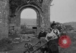 Image français les femmes et les enfants des agriculteurs au cours Première Guerre Mondiale France, 1917, de la seconde 43 séquences d'archives historiques vidéo 65675070585