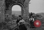 Image français les femmes et les enfants des agriculteurs au cours Première Guerre Mondiale France, 1917, de la seconde 44 séquences d'archives historiques vidéo 65675070585