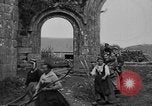 Image français les femmes et les enfants des agriculteurs au cours Première Guerre Mondiale France, 1917, de la seconde 45 séquences d'archives historiques vidéo 65675070585
