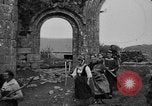 Image français les femmes et les enfants des agriculteurs au cours Première Guerre Mondiale France, 1917, de la seconde 46 séquences d'archives historiques vidéo 65675070585