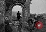 Image français les femmes et les enfants des agriculteurs au cours Première Guerre Mondiale France, 1917, de la seconde 51 séquences d'archives historiques vidéo 65675070585