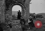 Image français les femmes et les enfants des agriculteurs au cours Première Guerre Mondiale France, 1917, de la seconde 52 séquences d'archives historiques vidéo 65675070585