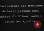 Image français les femmes et les enfants des agriculteurs au cours Première Guerre Mondiale France, 1917, de la seconde 56 séquences d'archives historiques vidéo 65675070585