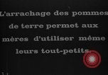 Image français les femmes et les enfants des agriculteurs au cours Première Guerre Mondiale France, 1917, de la seconde 62 séquences d'archives historiques vidéo 65675070585