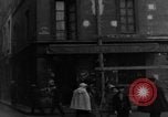 Image bidonville Paris France, 1917, de la seconde 27 séquences d'archives historiques vidéo 65675070590