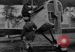 Image Eddie Rickenbacker Paris France, 1917, de la seconde 28 séquences d'archives historiques vidéo 65675070593